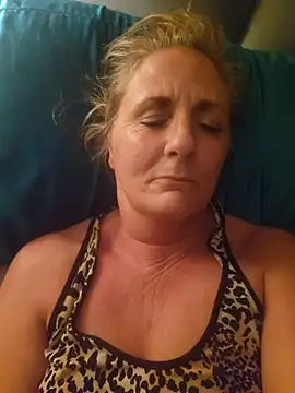 HotAzMilf online show from March 31, 9:10 am