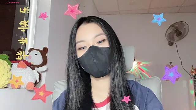 Snapshot of Tieu-May chatting on June 10, 9:41 am Tieu-May online show from June 10, 9:41 am