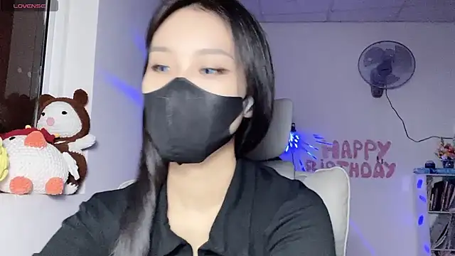 Snapshot of Tieu-May chatting on June 12, 8:02 am Tieu-May online show from June 12, 8:02 am