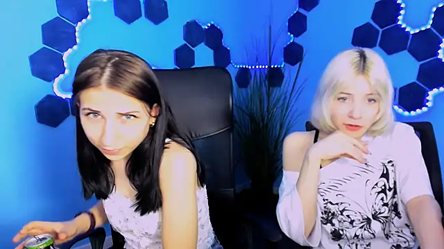 sweetie chloe  online show from May 12, 8:44 am