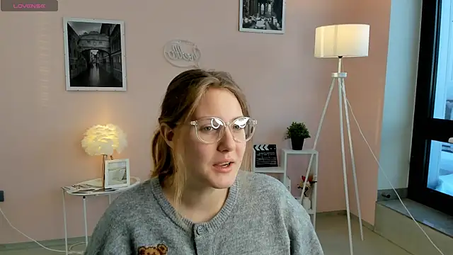 MaragretHathway online show from January 11, 6:29 am