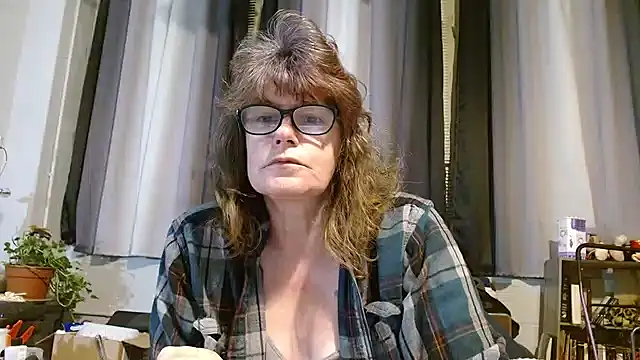Snapshot of ladylavende3 chatting on February 26, 4:14 am ladylavende3 online show from February 26, 4:14 am