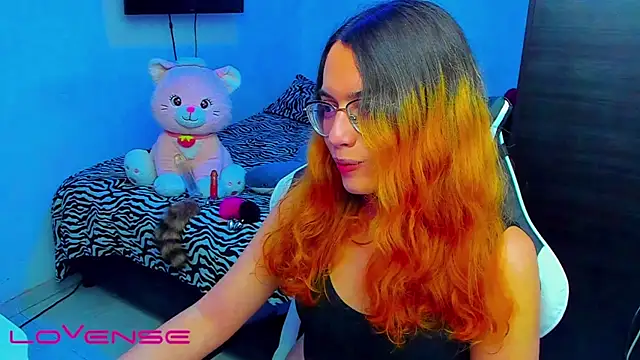 lillykittyyy online show from April 13, 3:12 am