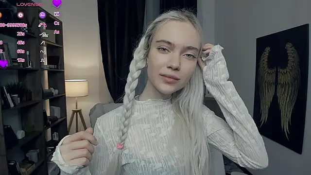 KristalCrowner online show from February 8, 7:28 pm