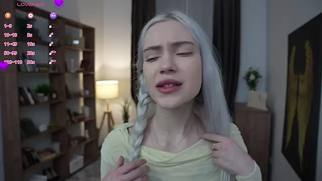 Snapshot of KristalCrowner chatting on March 5, 7:10 pm KristalCrowner online show from March 5, 7:10 pm