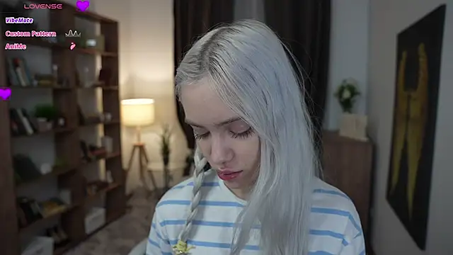 Snapshot of KristalCrowner chatting on March 7, 7:22 pm KristalCrowner online show from March 7, 7:22 pm