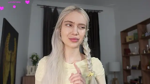 Snapshot of KristalCrowner chatting on March 20, 7:41 pm KristalCrowner online show from March 20, 7:41 pm