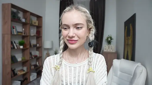 Snapshot of KristalCrowner chatting on March 28, 8:41 pm KristalCrowner online show from March 28, 8:41 pm