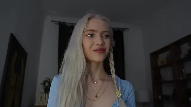 Snapshot of KristalCrowner chatting on April 1, 7:22 pm KristalCrowner online show from April 1, 7:22 pm