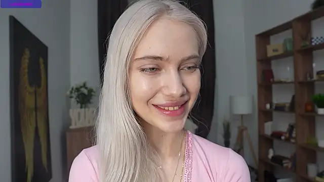 Snapshot of KristalCrowner chatting on April 11, 7:40 pm KristalCrowner online show from April 11, 7:40 pm