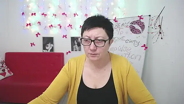 Snapshot of EmilyL0ve chatting on March 8, 6:23 pm EmilyL0ve online show from March 8, 6:23 pm
