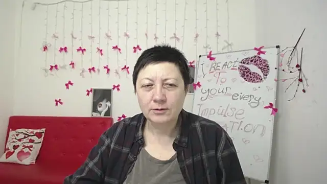 Snapshot of EmilyL0ve chatting on March 10, 6:13 pm EmilyL0ve online show from March 10, 6:13 pm