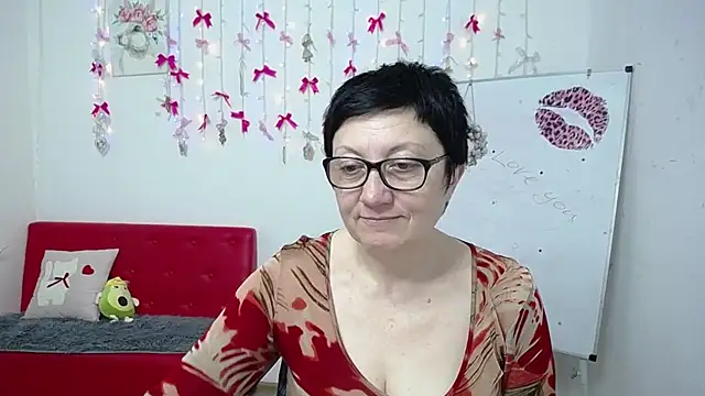Snapshot of EmilyL0ve chatting on April 15, 7:58 pm EmilyL0ve online show from April 15, 7:58 pm