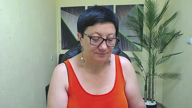 Snapshot of EmilyL0ve chatting on July 5, 5:20 pm EmilyL0ve online show from July 5, 5:20 pm