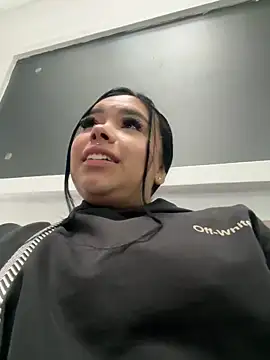 Liaevans   online show from January 9, 6:21 pm