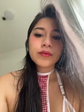 Snapshot of Valen_Martiinez chatting on January 12, 2:11 pm Valen Martiinez online show from January 12, 2:11 pm