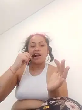 Luli2401 online show from January 9, 4:32 pm