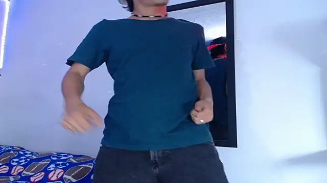 Snapshot of YourSecretCraving chatting on March 5, 1:45 am YourSecretCraving online show from March 5, 1:45 am