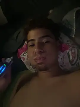 Snapshot of lzinho9153 chatting on March 9, 4:27 am lzinho9153 online show from March 9, 4:27 am