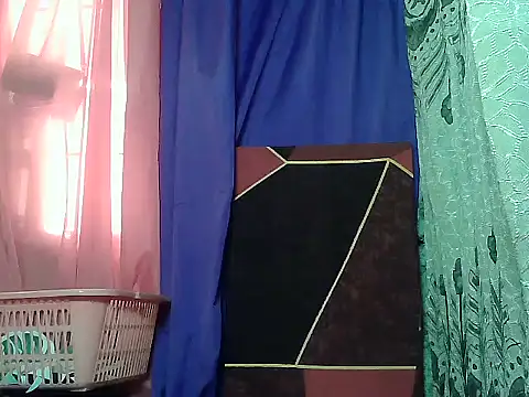 prettymomma24xx online show from May 19, 10:27 pm
