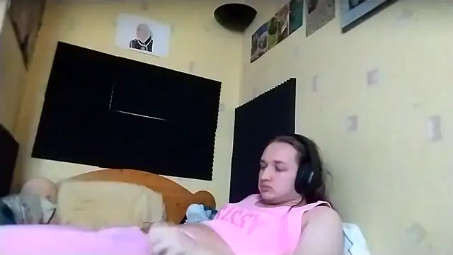 Snapshot of julialafemboy59 chatting on February 5, 2:43 pm julialafemboy59 online show from February 5, 2:43 pm
