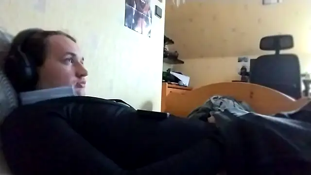 Snapshot of julialafemboy59 chatting on February 27, 1:22 pm julialafemboy59 online show from February 27, 1:22 pm
