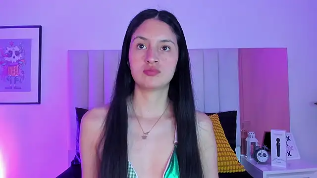 Snapshot of soffy_hilltom chatting on May 9, 11:37 am soffy hilltom online show from May 9, 11:37 am