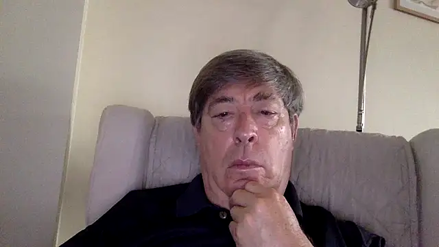 Snapshot of alfredo10011 chatting on June 23, 10:46 am alfredo10011 online show from June 23, 10:46 am