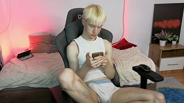 lucidangelok1 online show from June 25, 4:12 am