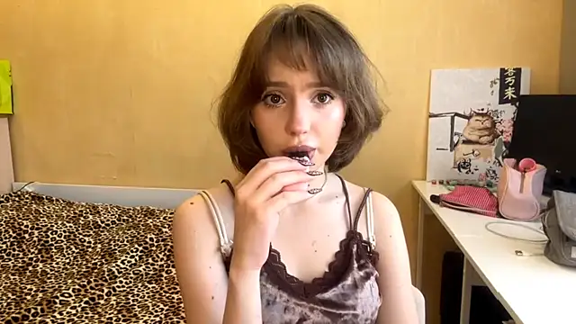 lil glow online show from January 7, 10:29 am