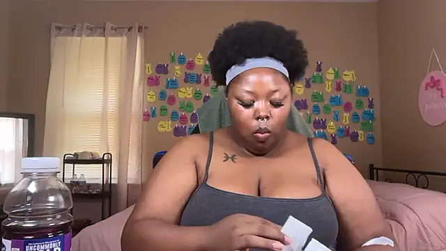 Chocolatebunnyxx96 online show from July 14, 4:45 pm