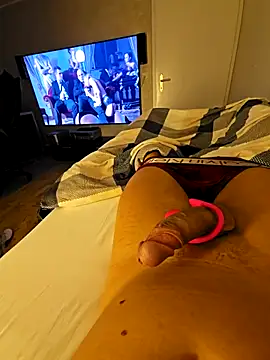 Snapshot of sensualman90 chatting on June 1, 12:12 am sensualman90 online show from June 1, 12:12 am