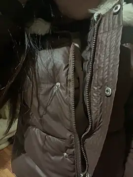 Snapshot of mode-bae chatting on February 1, 4:44 am mode-bae online show from February 1, 4:44 am