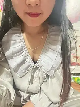 Snapshot of mode-bae chatting on February 15, 2:14 pm mode-bae online show from February 15, 2:14 pm