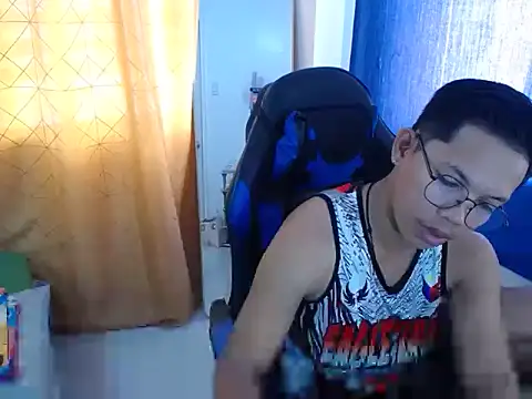 Snapshot of holly_oreo chatting on July 18, 12:48 am holly oreo online show from July 18, 12:48 am