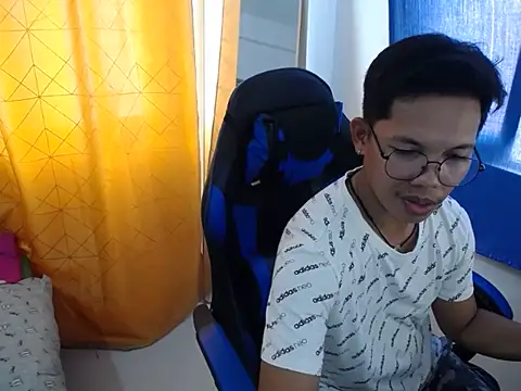 Snapshot of holly_oreo chatting on July 25, 2:20 am holly oreo online show from July 25, 2:20 am