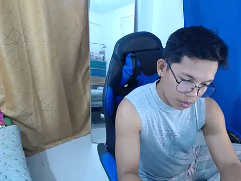 Snapshot of holly_oreo chatting on July 26, 2:35 pm holly oreo online show from July 26, 2:35 pm