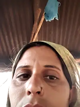 Snapshot of Bhavna8080 chatting on April 22, 12:35 am Bhavna8080 online show from April 22, 12:35 am