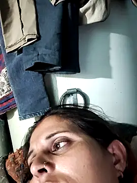 Snapshot of Bhavna8080 chatting on June 25, 10:14 pm Bhavna8080 online show from June 25, 10:14 pm