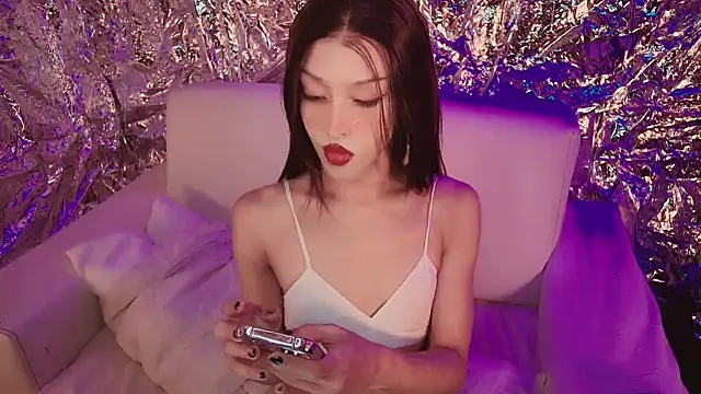 HiDoll online show from January 9, 10:00 pm