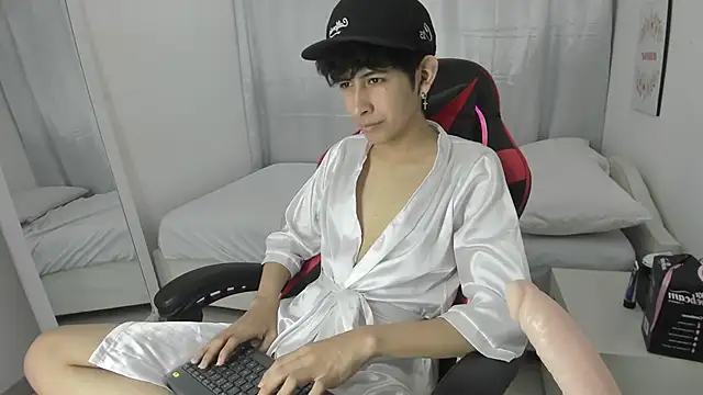 julian xx online show from March 24, 7:08 pm