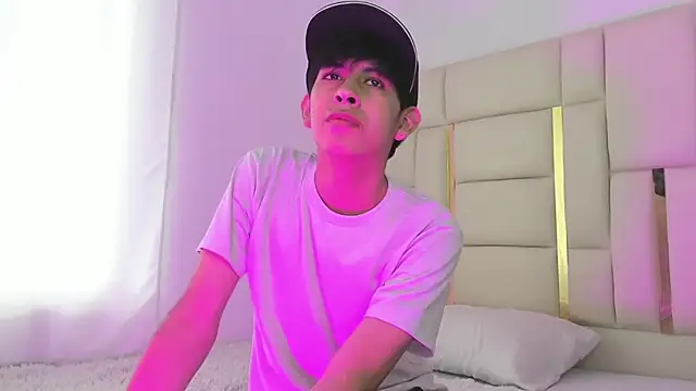 julian xx online show from June 2, 7:38 pm