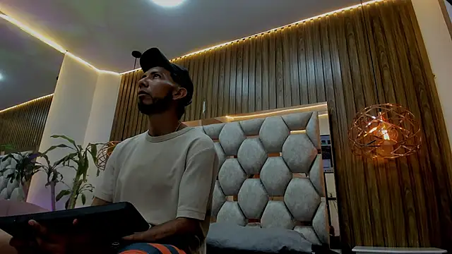 Snapshot of james__walsh chatting on February 4, 7:31 pm james walsh online show from February 4, 7:31 pm