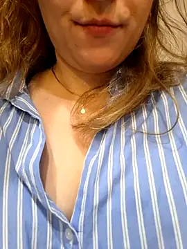 Snapshot of millfka chatting on January 14, 3:39 pm millfka online show from January 14, 3:39 pm