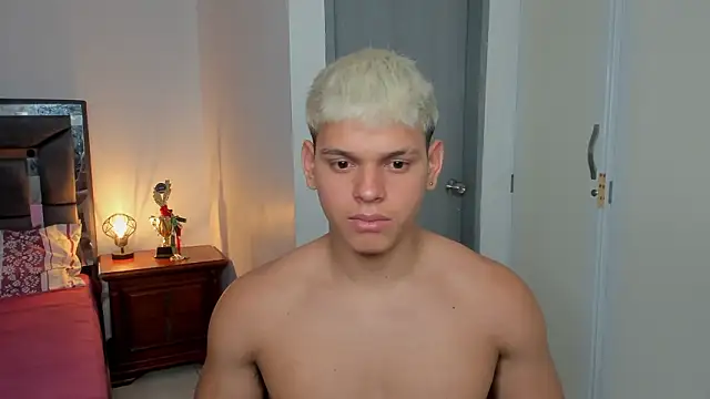 Snapshot of stefan_leenox chatting on February 27, 8:20 pm stefan leenox online show from February 27, 8:20 pm