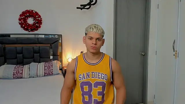 stefan leenox online show from April 2, 7:44 pm