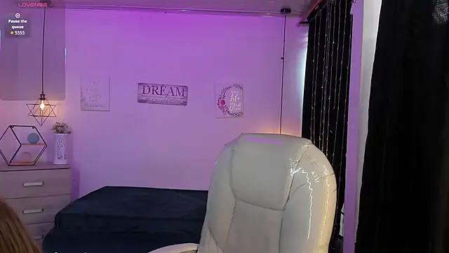 Kendry fox420  online show from February 8, 7:06 pm