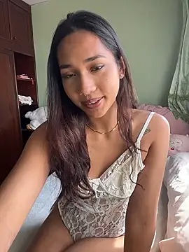 Snapshot of Lyla_Love chatting on January 15, 7:35 am Lyla Love online show from January 15, 7:35 am