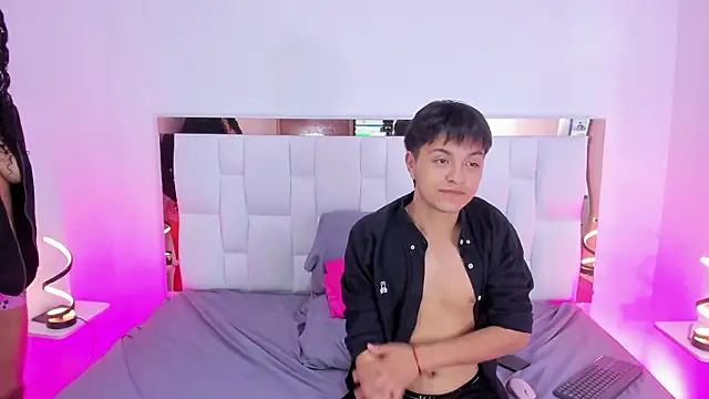 Snapshot of RicciRizzo chatting on February 6, 6:07 am RicciRizzo online show from February 6, 6:07 am