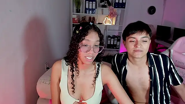 Snapshot of RicciRizzo chatting on February 7, 6:17 am RicciRizzo online show from February 7, 6:17 am